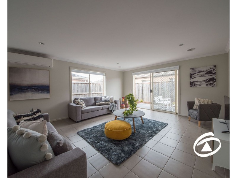 15 Markbeech Crescent, Officer VIC 3809