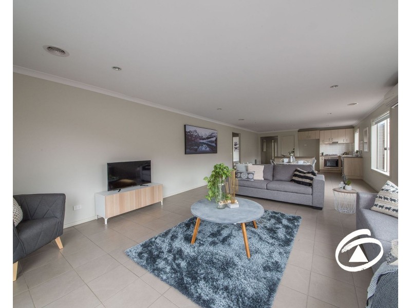 15 Markbeech Crescent, Officer VIC 3809