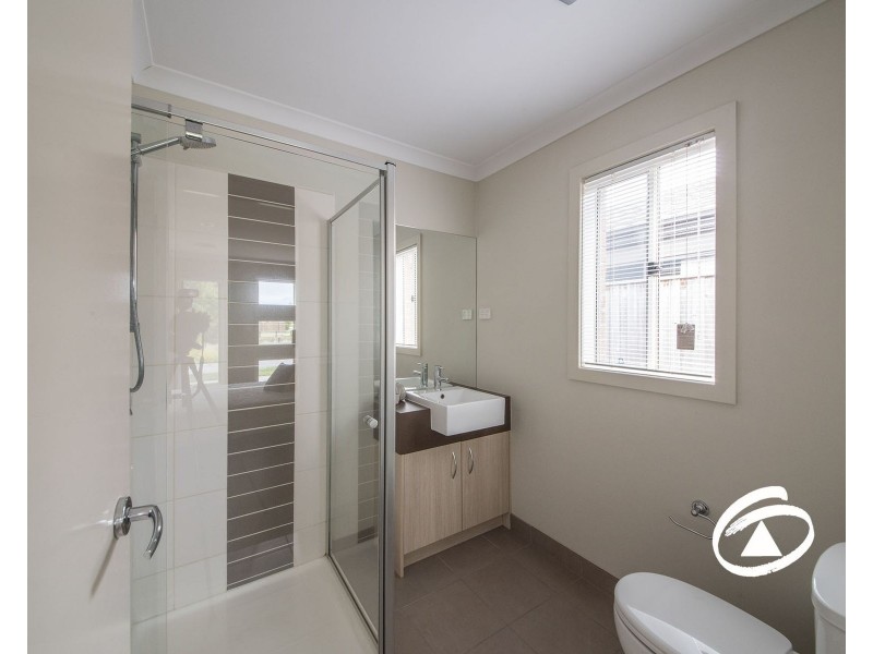 15 Markbeech Crescent, Officer VIC 3809