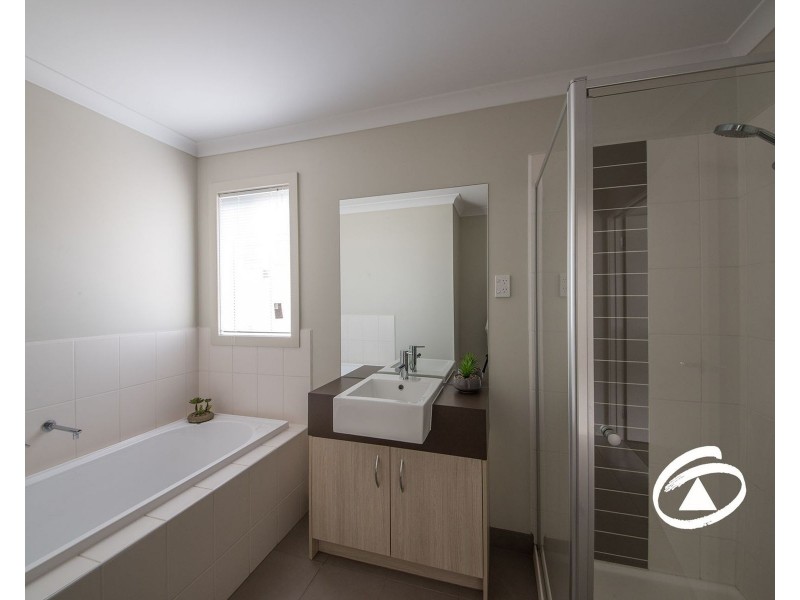 15 Markbeech Crescent, Officer VIC 3809