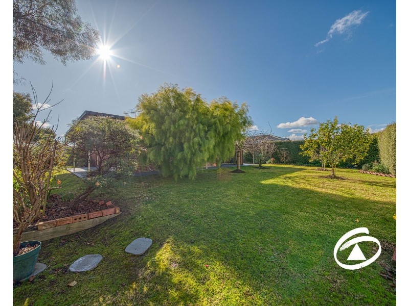 12 Royanne Close, Bunyip VIC 3815