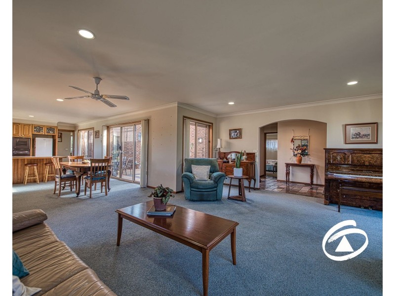 7 McCaffery Rise, Pakenham VIC 3810