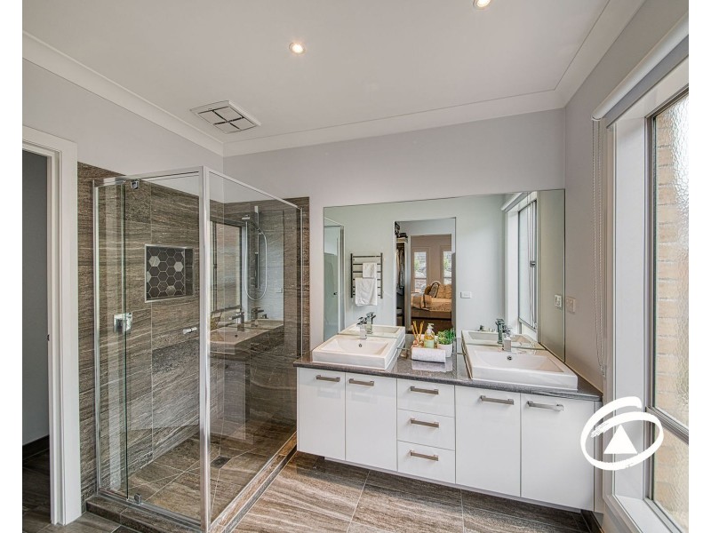 17 Bowood Street, Officer VIC 3809