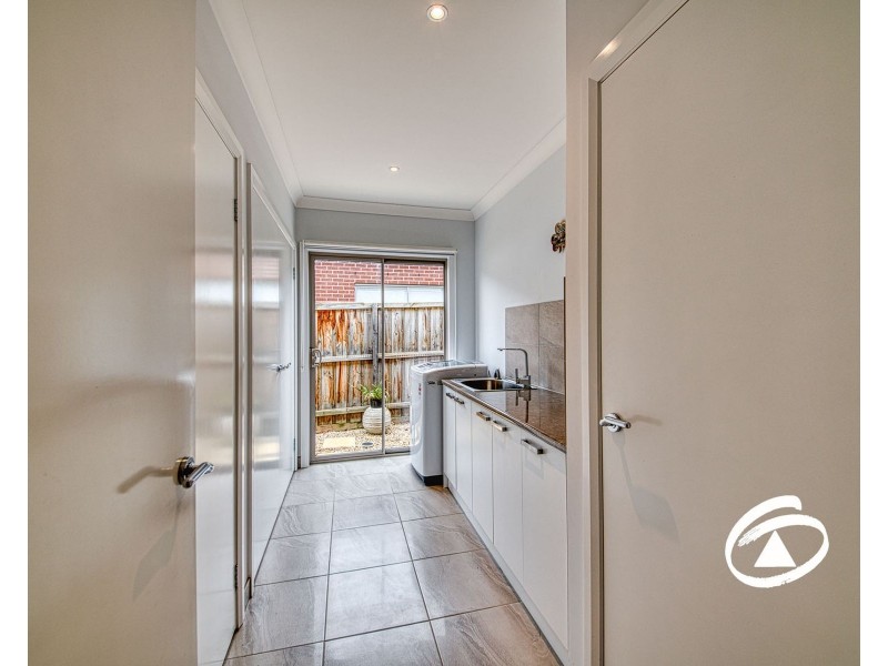 17 Bowood Street, Officer VIC 3809