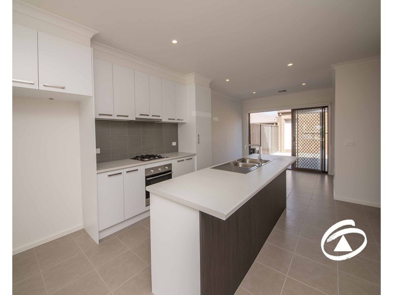 37/23 Atlantic Drive, Pakenham VIC 3810