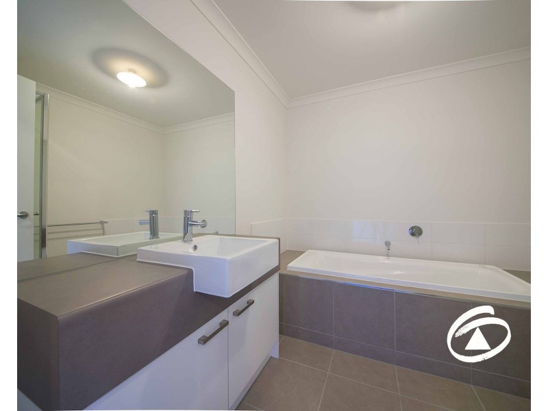 37/23 Atlantic Drive, Pakenham VIC 3810