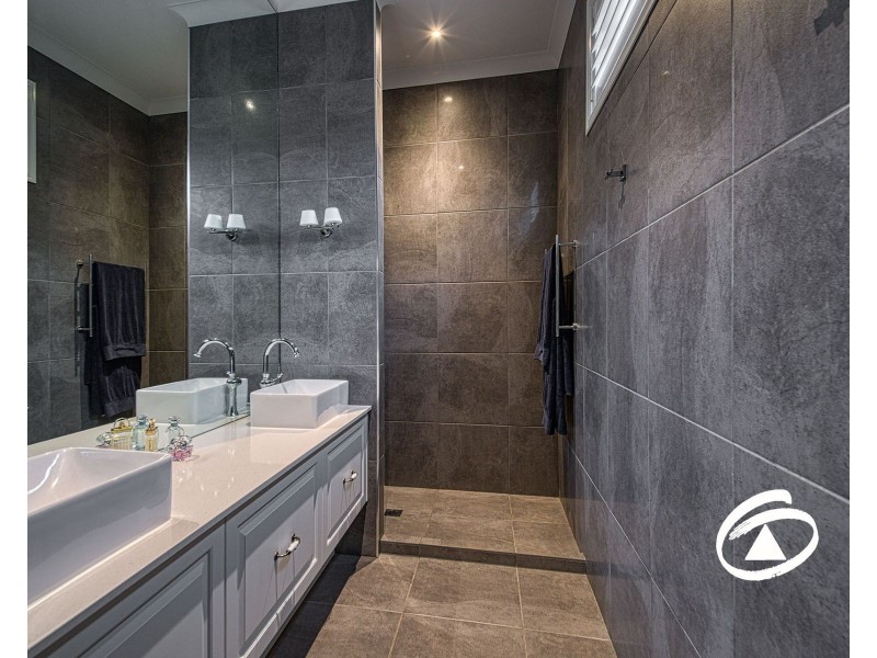 8 Maggiore Crescent, Pakenham VIC 3810
