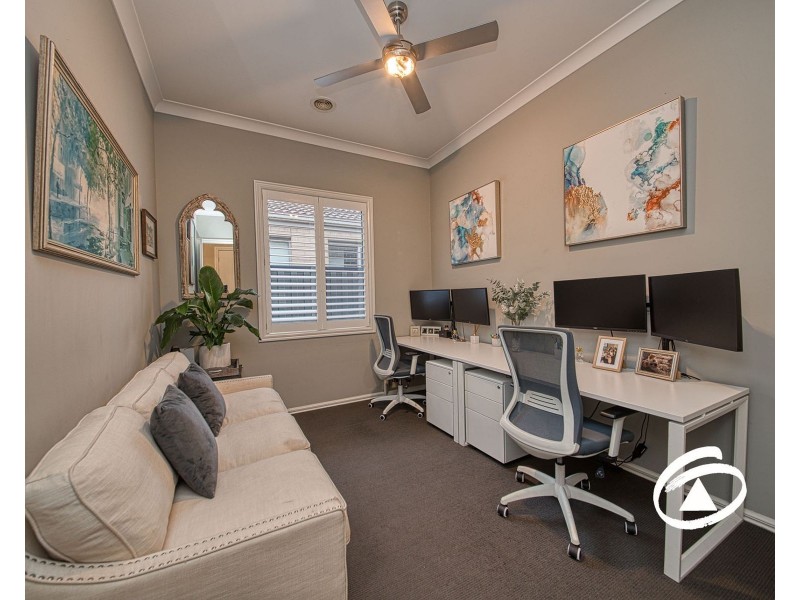 8 Maggiore Crescent, Pakenham VIC 3810