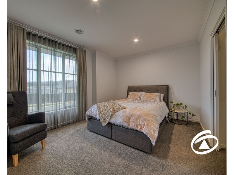 22 Ridgewell Crescent, Officer VIC 3809