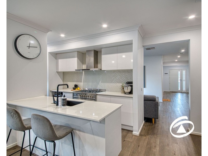 22 Ridgewell Crescent, Officer VIC 3809