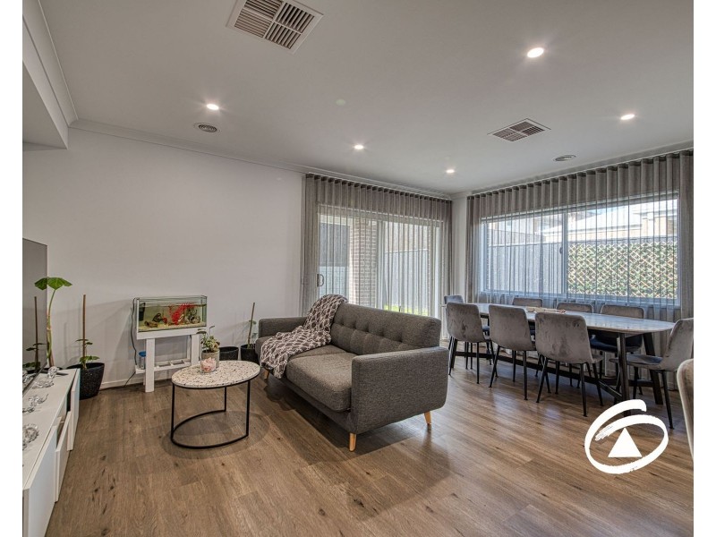 22 Ridgewell Crescent, Officer VIC 3809