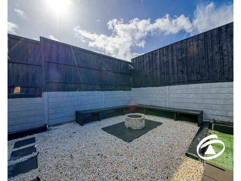 22 Ridgewell Crescent, Officer VIC 3809