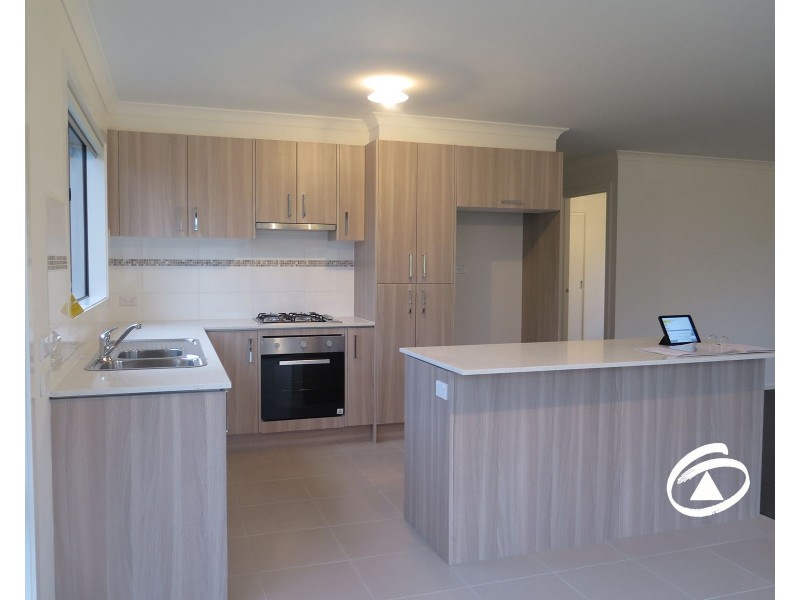 8/19 Cotswold Crescent, Officer VIC 3809