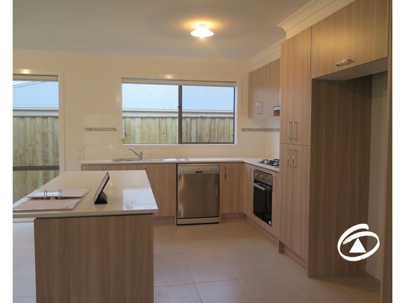 8/19 Cotswold Crescent, Officer VIC 3809