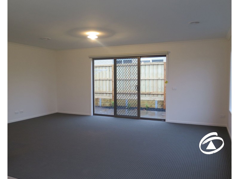 8/19 Cotswold Crescent, Officer VIC 3809