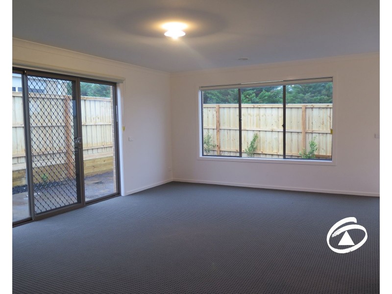 8/19 Cotswold Crescent, Officer VIC 3809