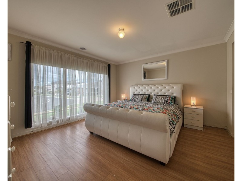 25 Penshurst Crescent, Officer VIC 3809