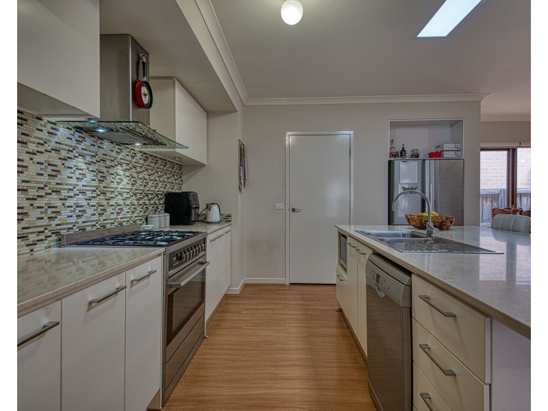 25 Penshurst Crescent, Officer VIC 3809