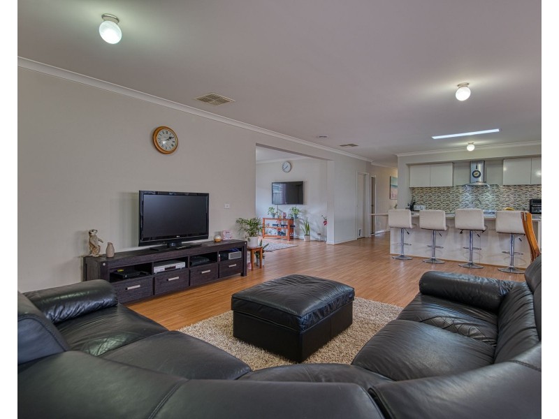 25 Penshurst Crescent, Officer VIC 3809