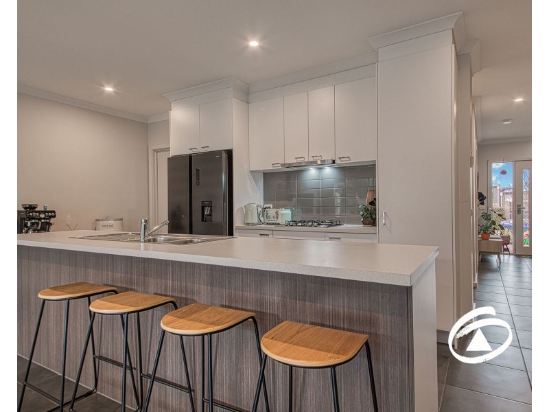 8/23 Atlantic Drive, Pakenham VIC 3810