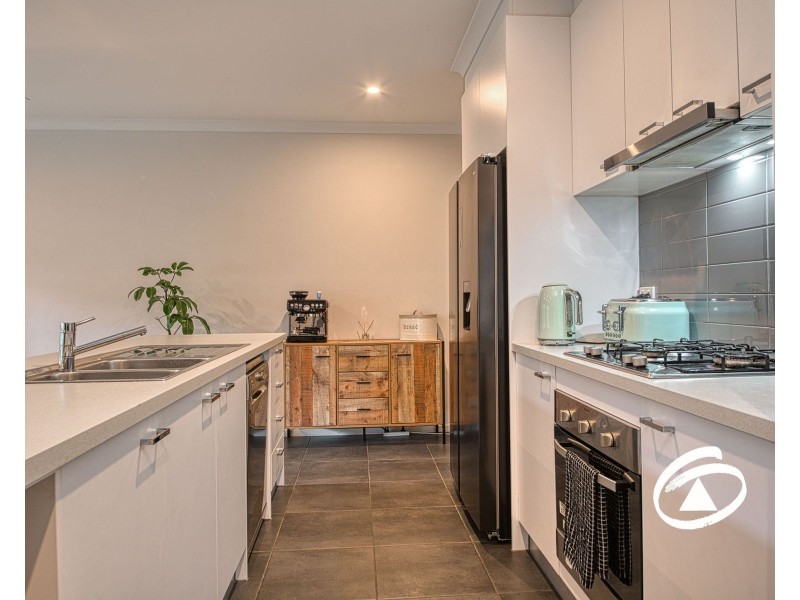 8/23 Atlantic Drive, Pakenham VIC 3810
