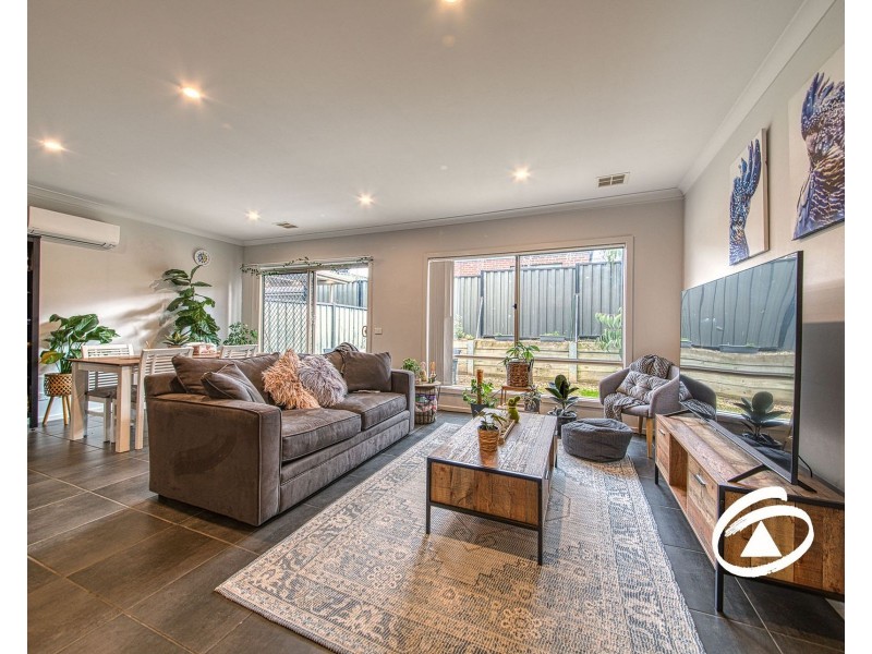 8/23 Atlantic Drive, Pakenham VIC 3810