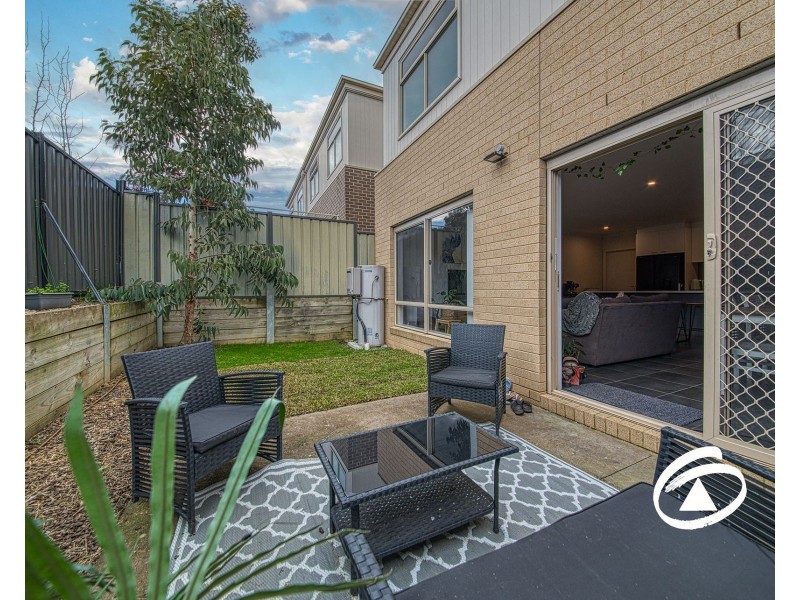 8/23 Atlantic Drive, Pakenham VIC 3810