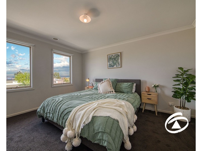 8/23 Atlantic Drive, Pakenham VIC 3810