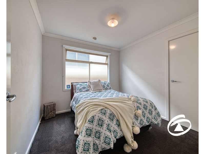 8/23 Atlantic Drive, Pakenham VIC 3810