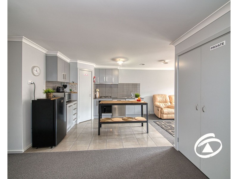 42 Henry Street, Pakenham VIC 3810