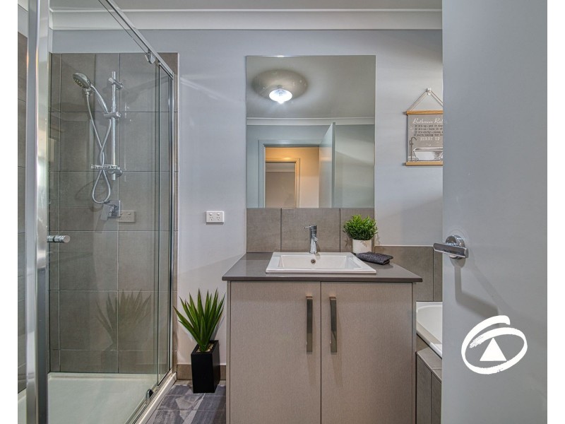 42 Henry Street, Pakenham VIC 3810