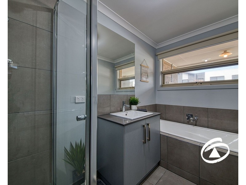 42 Henry Street, Pakenham VIC 3810
