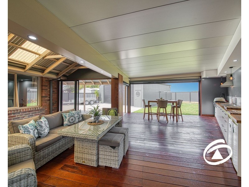 33 Cameron Way, Pakenham VIC 3810