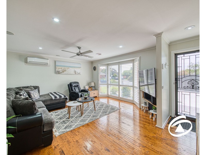 33 Cameron Way, Pakenham VIC 3810