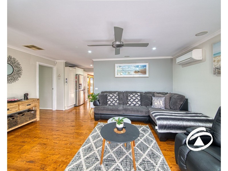 33 Cameron Way, Pakenham VIC 3810