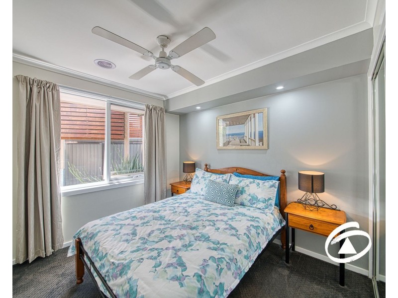 33 Cameron Way, Pakenham VIC 3810