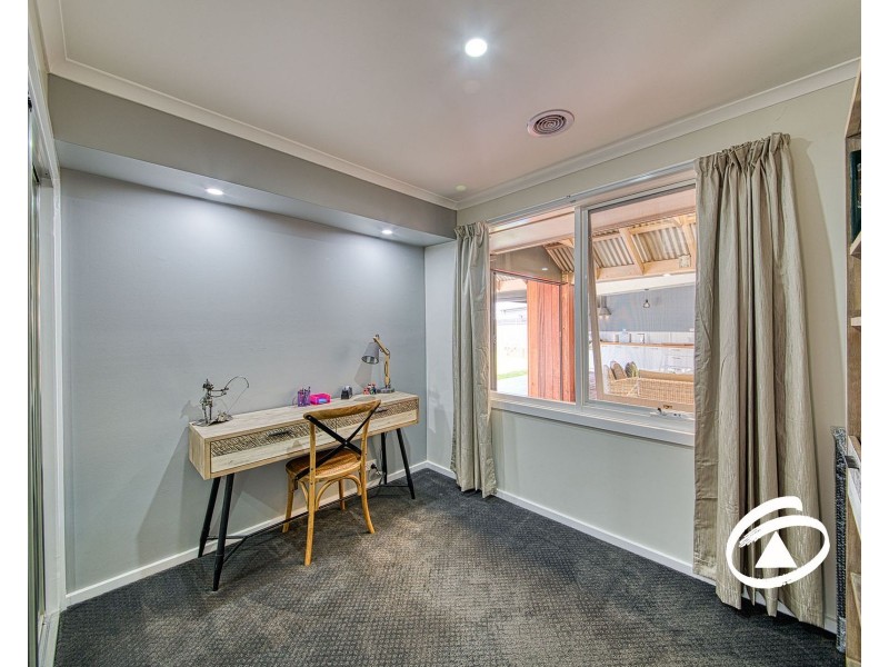 33 Cameron Way, Pakenham VIC 3810