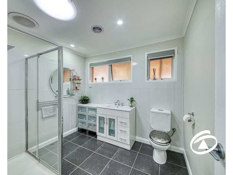 33 Cameron Way, Pakenham VIC 3810