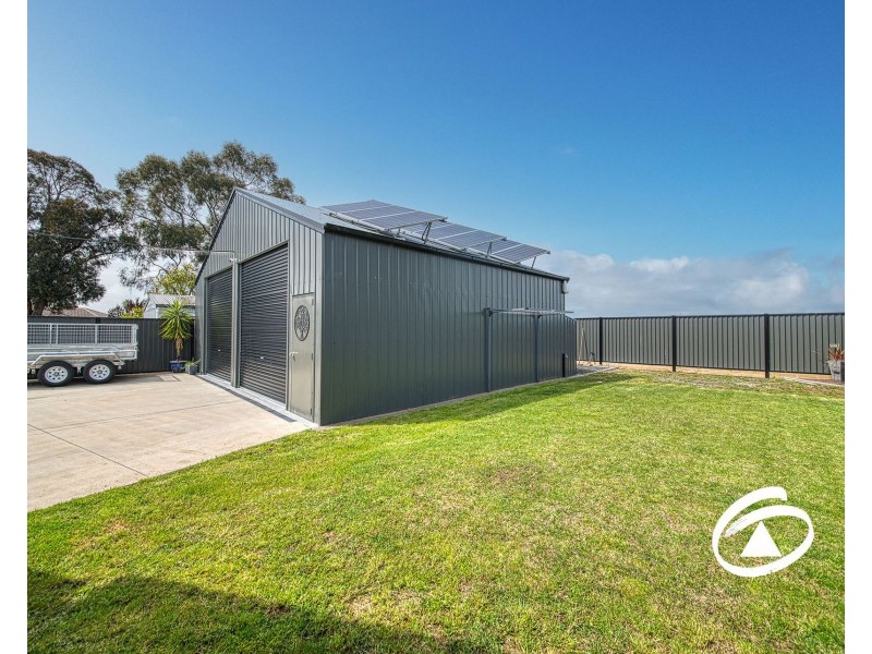 33 Cameron Way, Pakenham VIC 3810