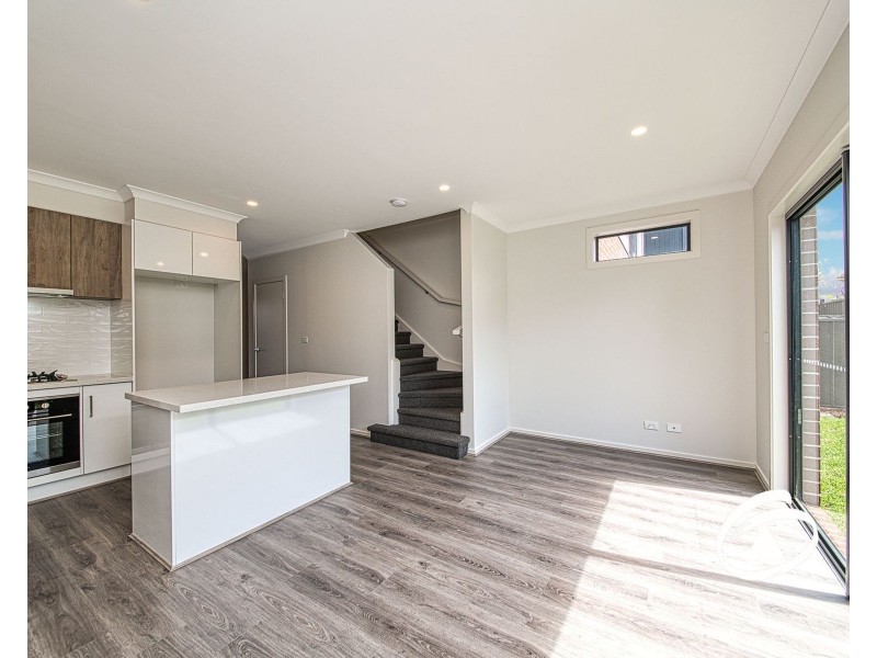 4/18 Bayview Road, Officer VIC 3809