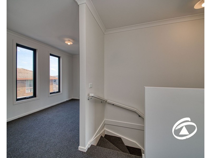 4/18 Bayview Road, Officer VIC 3809