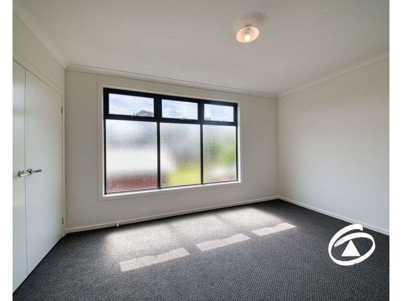 4/18 Bayview Road, Officer VIC 3809