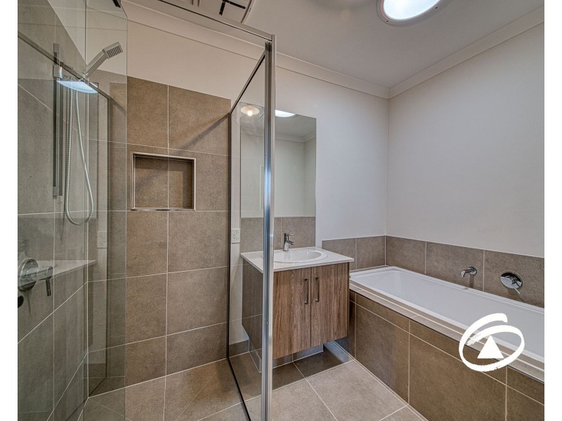 4/18 Bayview Road, Officer VIC 3809