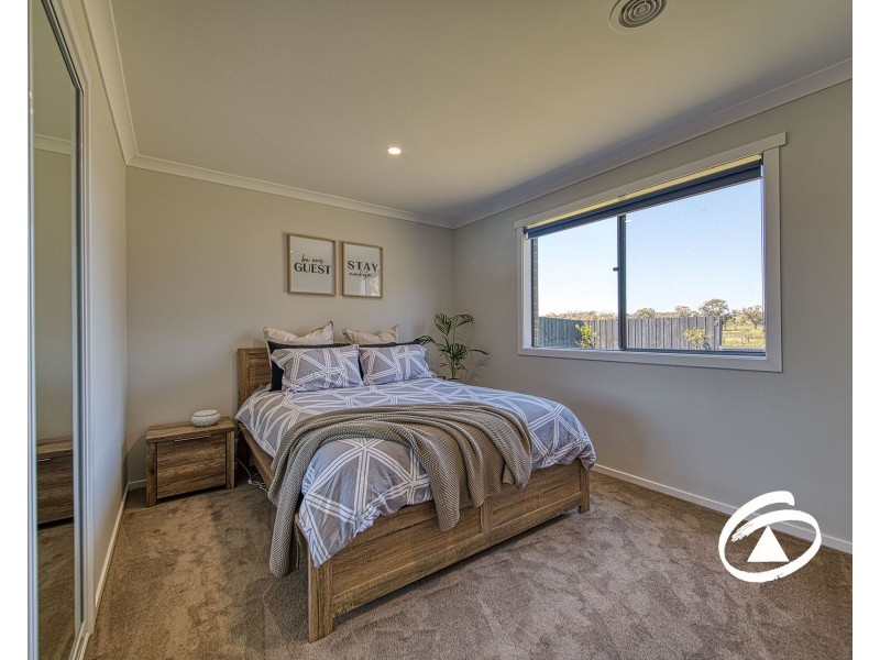 8 Gaslight Street, Longwarry VIC 3816