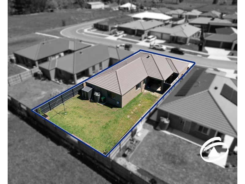 8 Gaslight Street, Longwarry VIC 3816