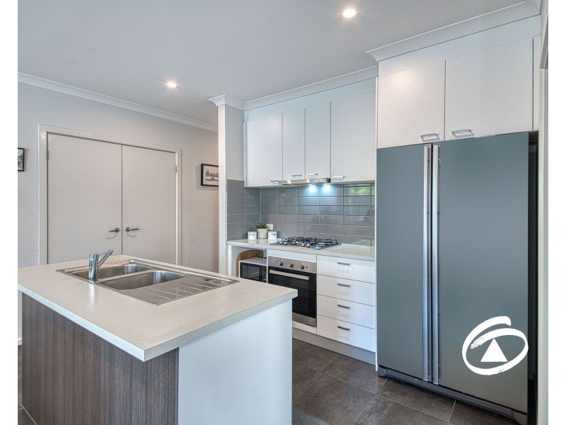 11/23 Atlantic Drive, Pakenham VIC 3810