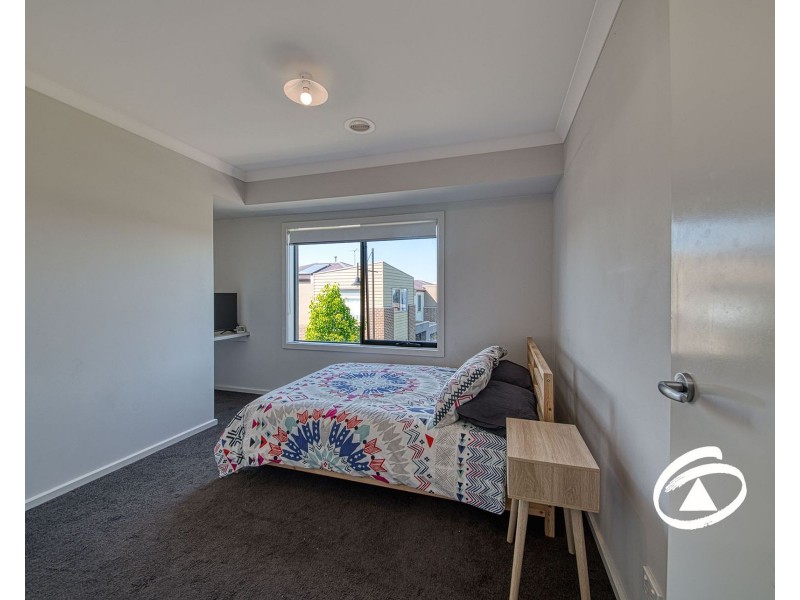 11/23 Atlantic Drive, Pakenham VIC 3810