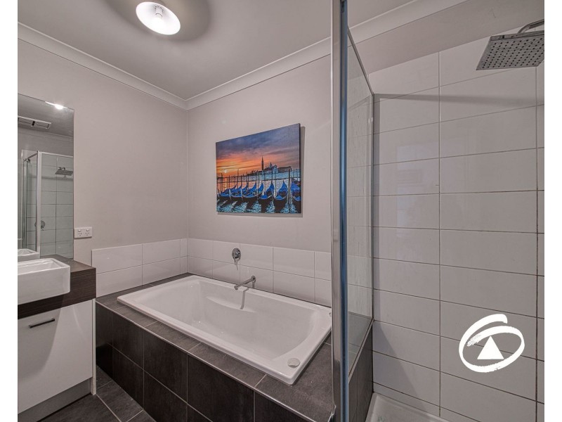 11/23 Atlantic Drive, Pakenham VIC 3810