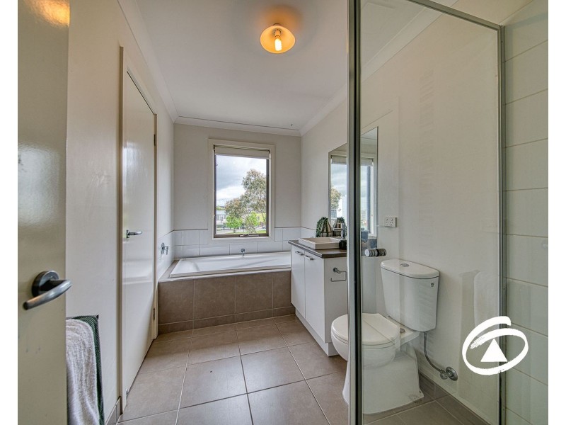 10 Adriatic Way, Pakenham VIC 3810