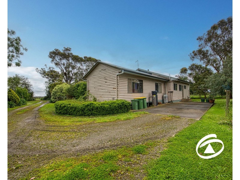585 Bunyip-Modella Road, Iona VIC 3815